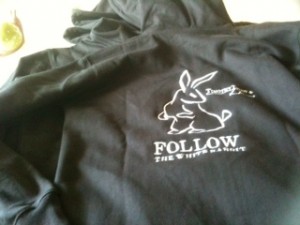 Follow the white Rabbit! Hasenlogo von Timothy Trust & Diamond