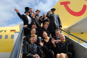 Zaubershow über den Wolken Zauberer, Comedians, Artisten und Jongleure im Flugzeug